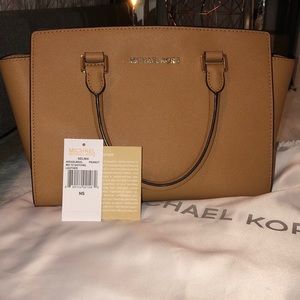 Michael Kors Selma Bag